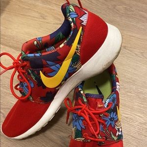 Red, flower Nike’s